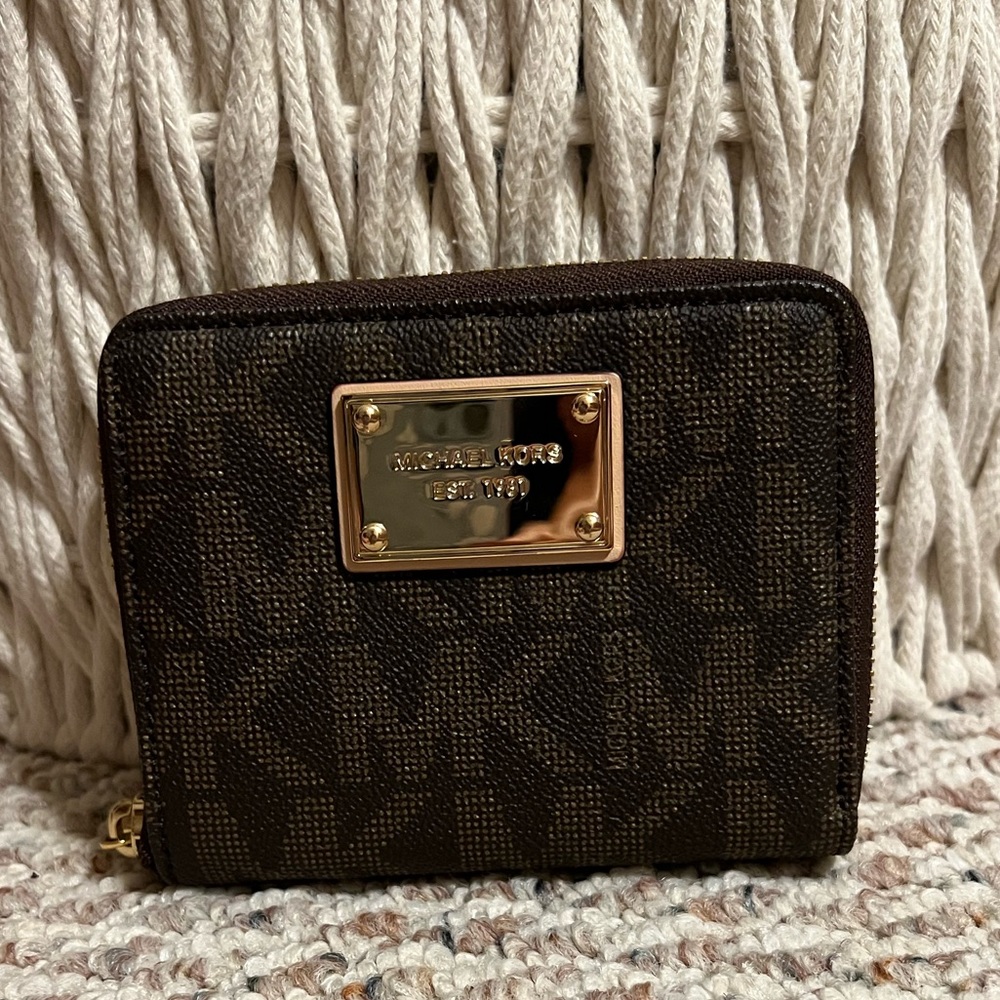 NWOT Michael Kors Small Signature Zip Around Wallet